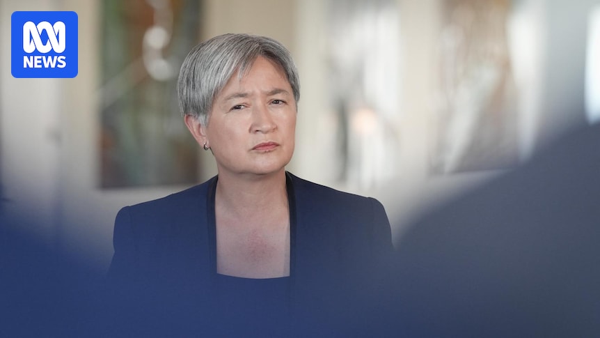 Federal government tight-lipped on claims Australians were aboard US sub that sank Iranian warship