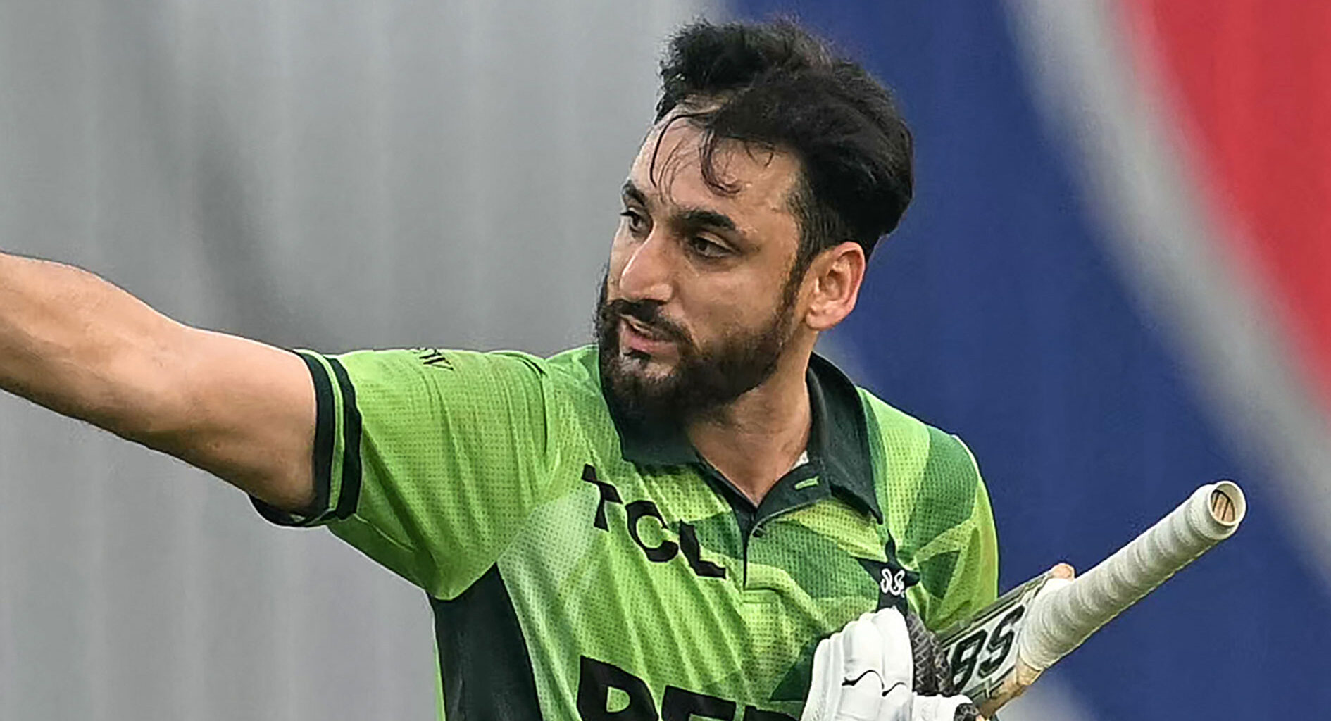 Pakistan overcome contentious run out to smash Bangladesh