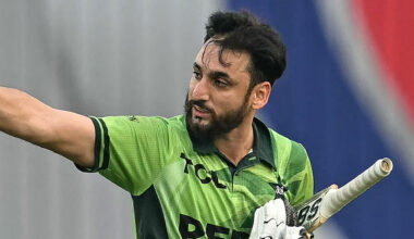 Pakistan overcome contentious run out to smash Bangladesh