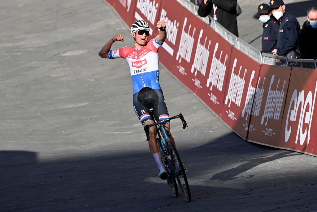 2021 Strade Bianche: Mathieu van der Poel claims the win