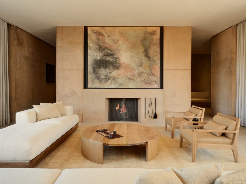 An artwork by Ulrike Arnold is displayed about a fireplace
