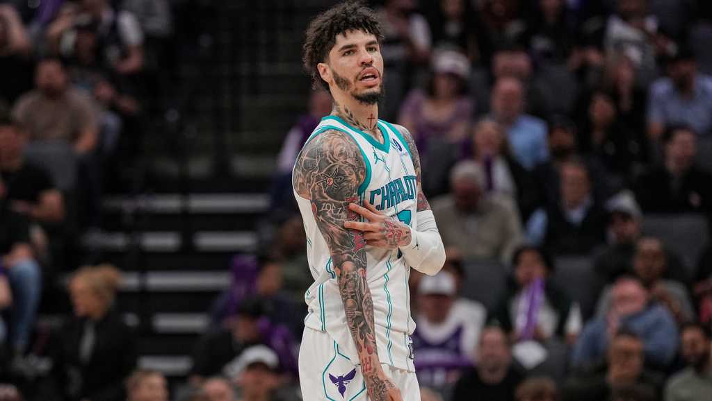 LaMelo Ball scores 30 as Hornets beat Kings 117-109