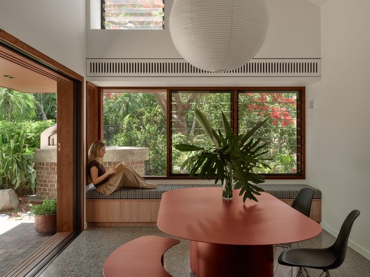 Large sliding doors peel back to embrace a previously underutilised courtyard.