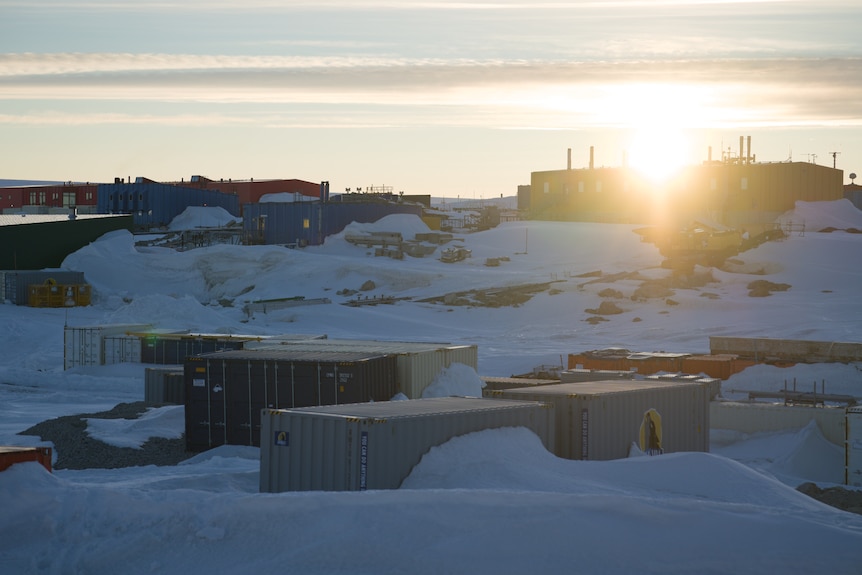Dawn at Casey Station, Antarctica 2025-11-25 11:11:00