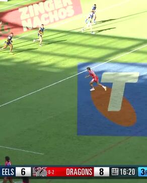 Jaydn Su'A scores off a forward pass