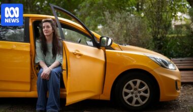 Fuel crisis puts pressure on workers, business, as calls to work from home reignite