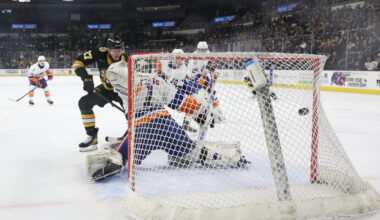 TUFTE'S HAT-TRICK POWERS P-BRUINS PAST ISLANDERS