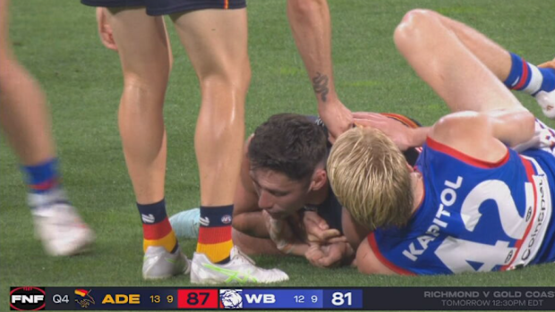 The clock vanishes with under 10 minutes to go in the Adelaide-Bulldogs game.