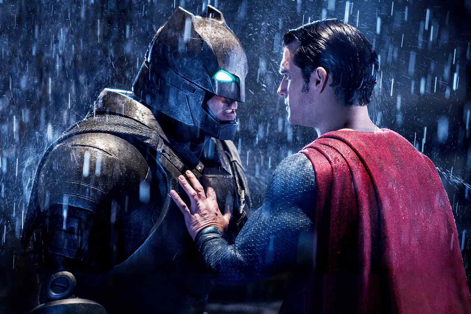 Zack Snyder defends 'Batman v. Superman' and his die-hard fans