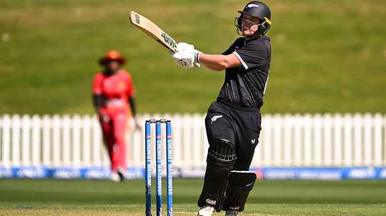 brooke-halliday-stroked-24-boundaries-and-a-six