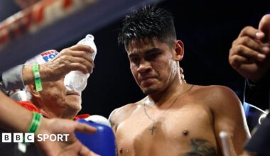 Emanuel Navarrete in 2022 after beating Eduardo Baez