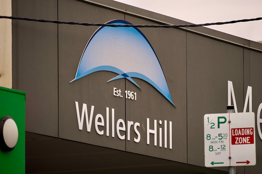 A close up of the sign for Wellers Hill medical centre