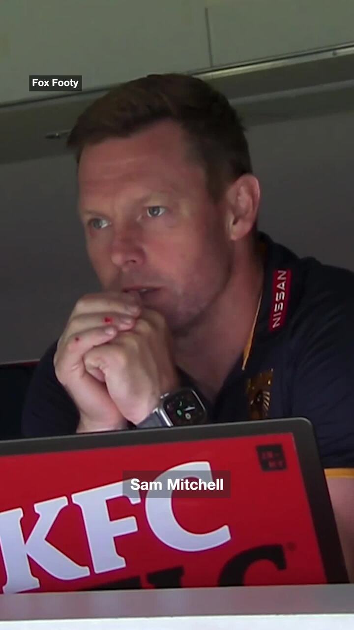 Hawthorn coach Sam Mitchell shows off bloody knuckles
