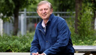 Dennis Cometti has died at age 76.