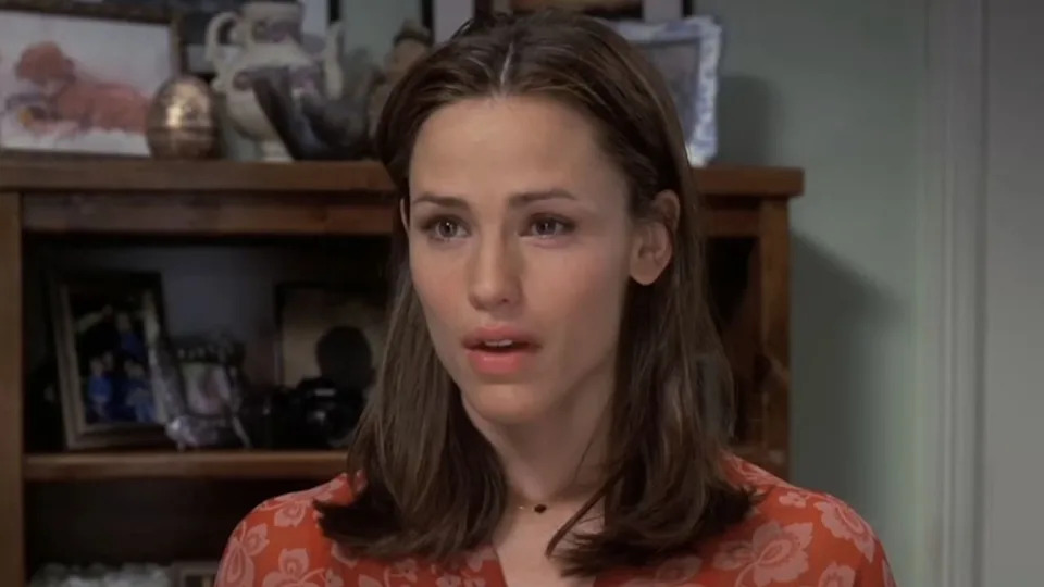  Jenna Rink (Jennifer Garner) speaks to Matty Flamhaff in 13 Going on 30. 