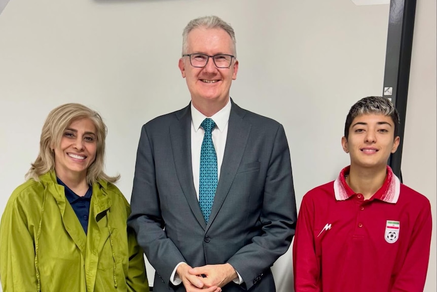 Tony Burke poses with two Iranian women.