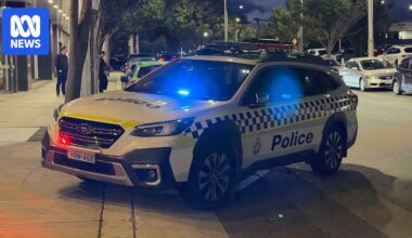 Police called to Canberra Centre after reports of teenagers brandishing knives, hammer