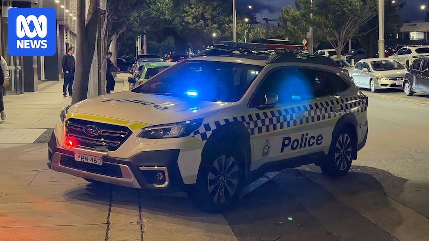 Police called to Canberra Centre after reports of teenagers brandishing knives, hammer