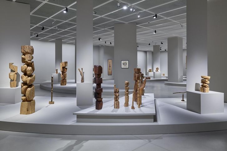 Installation view of Kim Yun-shin's retrospective, 'Two Be One,' at the Hoam Museum of Art in Yongin, Gyeonggi Province / Courtesy of Hoam Museum of Art