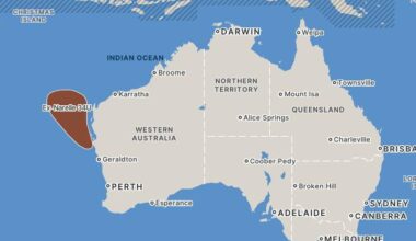 Cyclone Narelle set to bring heavy rain, strong winds to WA after crossing NT coast