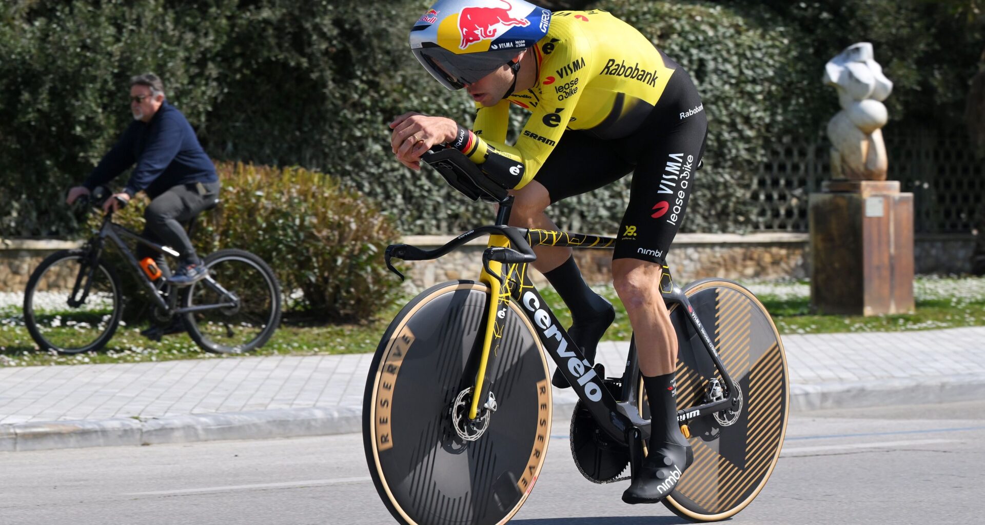 Wout van Aert goes full aero and uses double disc wheels again for Tirreno-Adriatico time trial