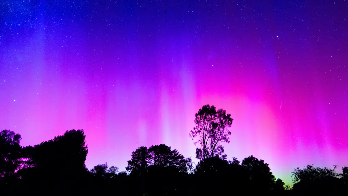 When & Where To See The Aurora Australis Tonight In Australia - marieclaire.com.au