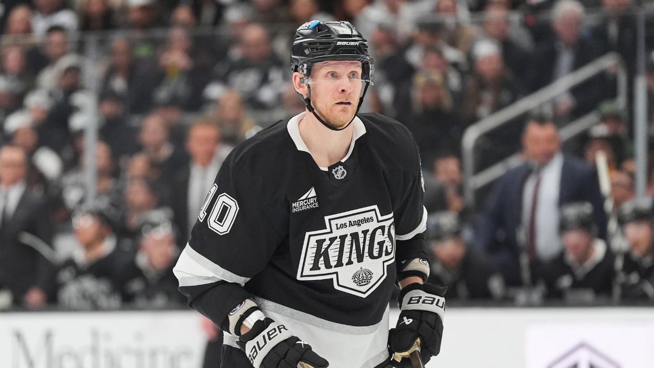 Kings sending veteran Corey Perry to Lightning for second-round pick