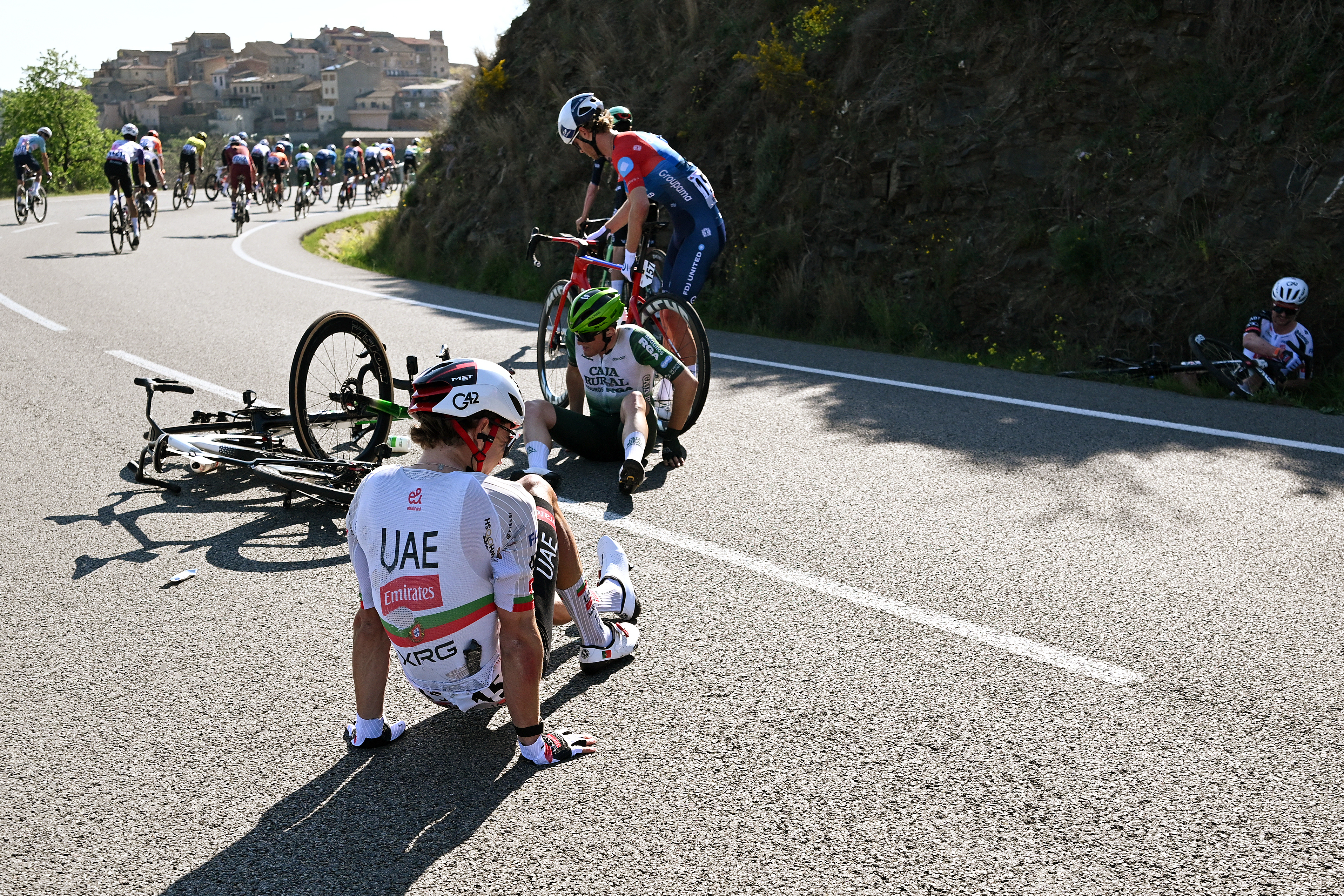 Ivo Oliveira, Sergi Darder, Josh Kench, Leo Bisiaux and Jay Vine down in a crash on stage 3 of the Volta a Catalunya 2026