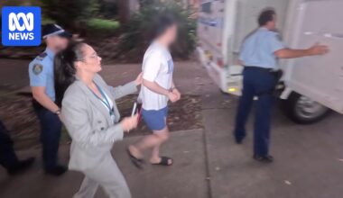 Sydney private school teacher accused by police of grooming 14-year-old girl