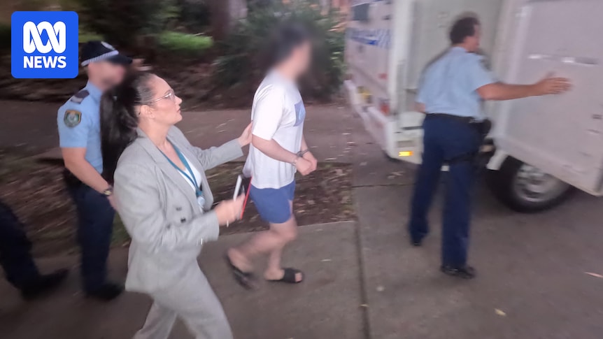 Sydney private school teacher accused by police of grooming 14-year-old girl