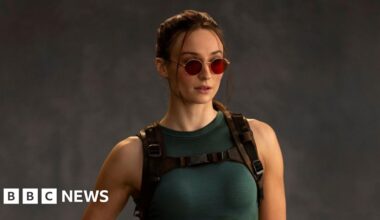 Sophie Turner injury halts filming on Tomb Raider TV show - BBC