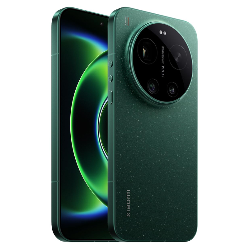 Xiaomi 17 Ultra in green