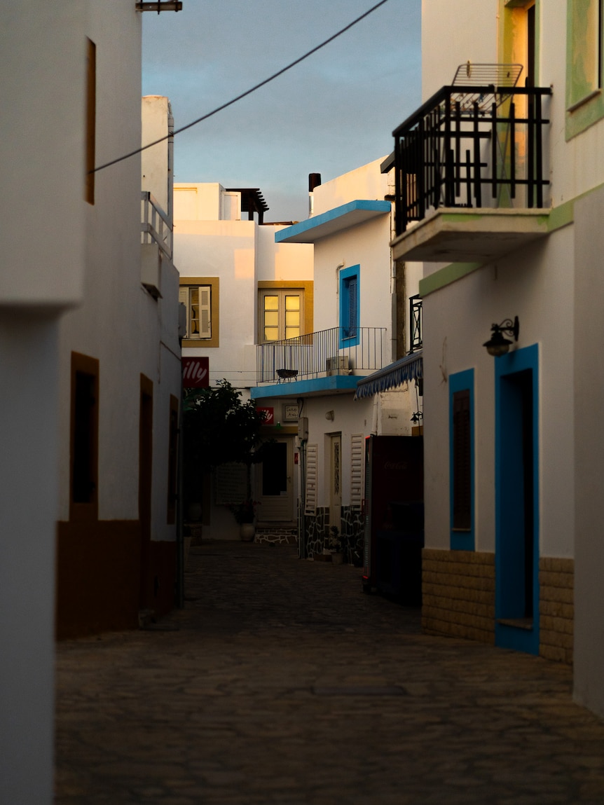 An alley between buildings huddled close together. 