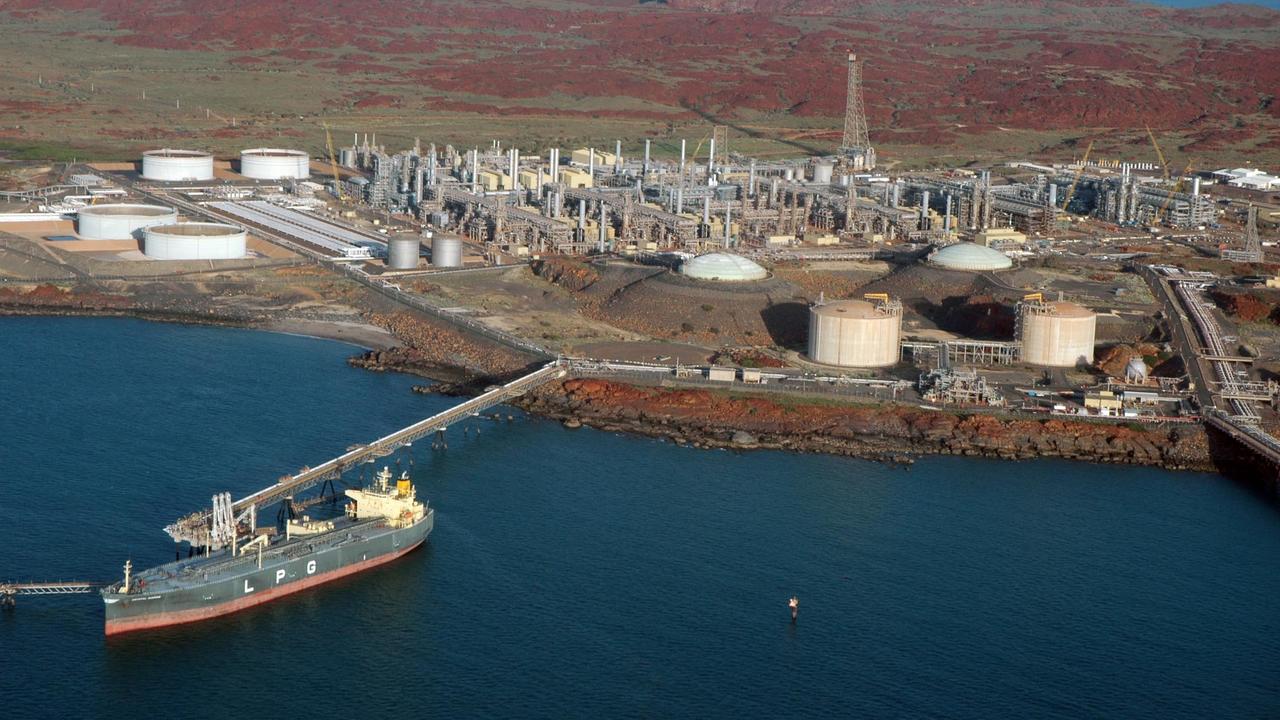 Australia's biggest LNG plants offline due to cyclone
