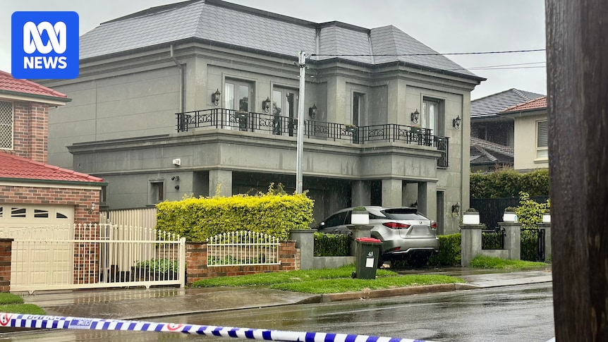 Sydney man dies from stab wounds after an argument in a house at Concord