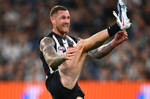 Tim Membrey of the Magpies kicks.