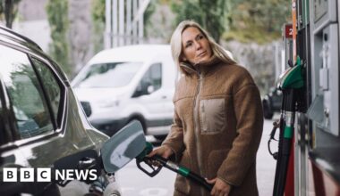 Will petrol and diesel prices go up because of the Iran war? - BBC