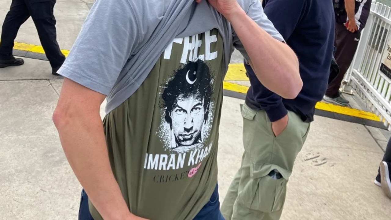 Fan denied entry to Junction Oval for Free Imran Khan shirt, video, Victoria vs South Australia