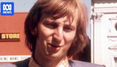 How Dennis Cometti provided the soundtrack to a generation of AFL football