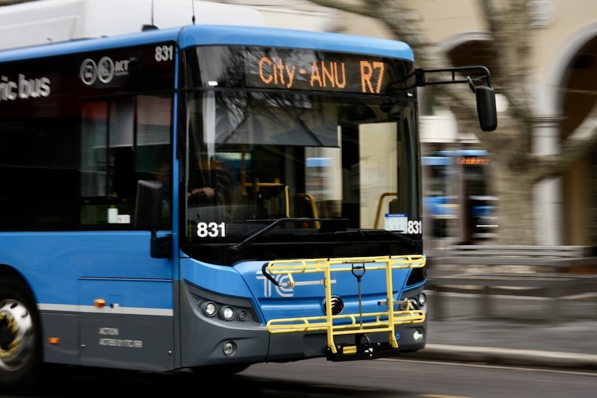 A blue bus, with the sign 'R7 City-ANU'.