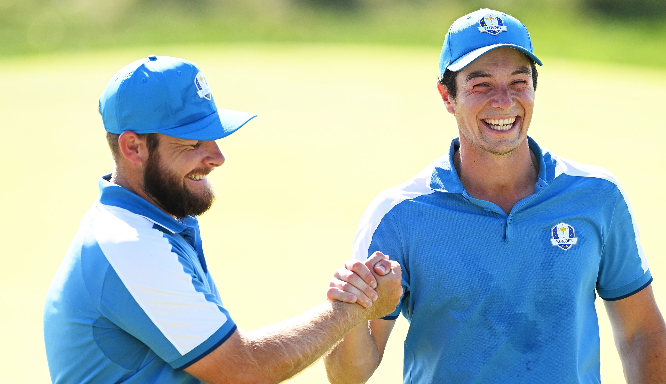 Tyrrell Hatton and Viktor Hovland shake hands