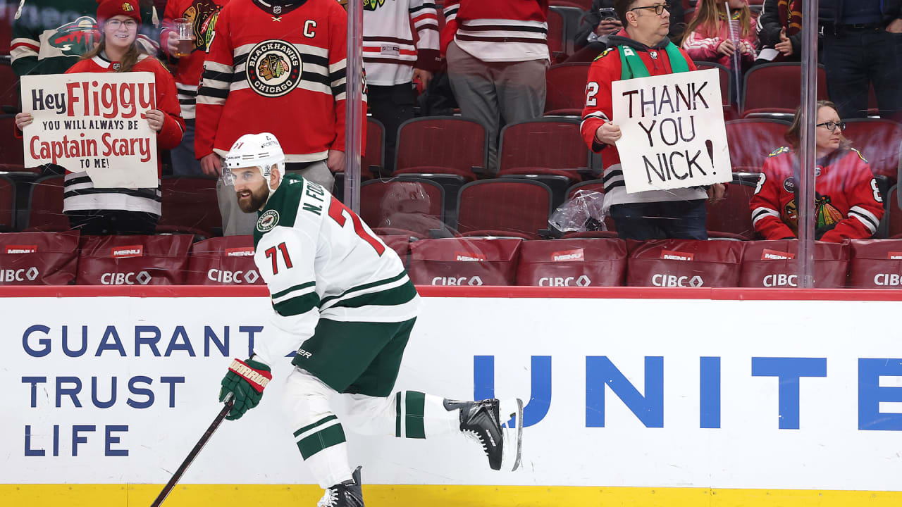 Foligno receives warm welcome back from Blackhawks fans