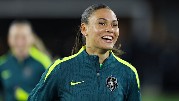 Trinity Rodman warms up for the Washington Spirit.