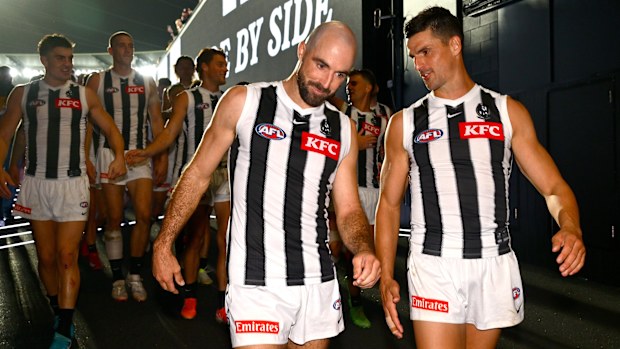 Steele Sidebottom and Scott Pendlebury of the Magpies.