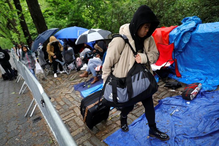 Fans of K-pop boy group BTS wait in the rain outside Central Park a day ahead of BTS' performance on ABC's 'Good Morning America,' New York City, May 14, 2019. Reuters-Yonhap 