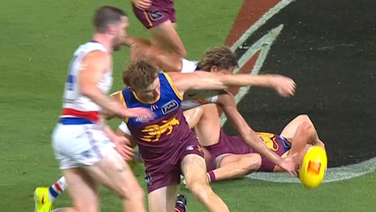 AFL 2026: Harris Andrews KO’s Bulldogs player with errant elbow, Oscar Allen first goal