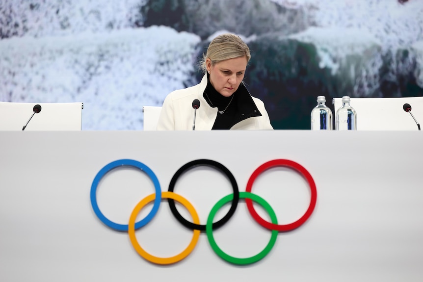 Kirsty Coventry looks down