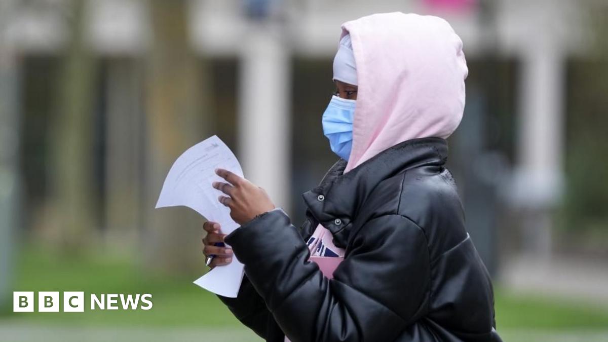 Students in Kent university halls to be offered meningitis vaccine as Streeting calls outbreak 'unprecedented'