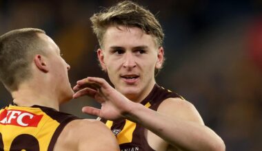 Calsher Dear out of favour at Hawthorn Hawks, Buku Khamis contract extension, Sam Darcy salary