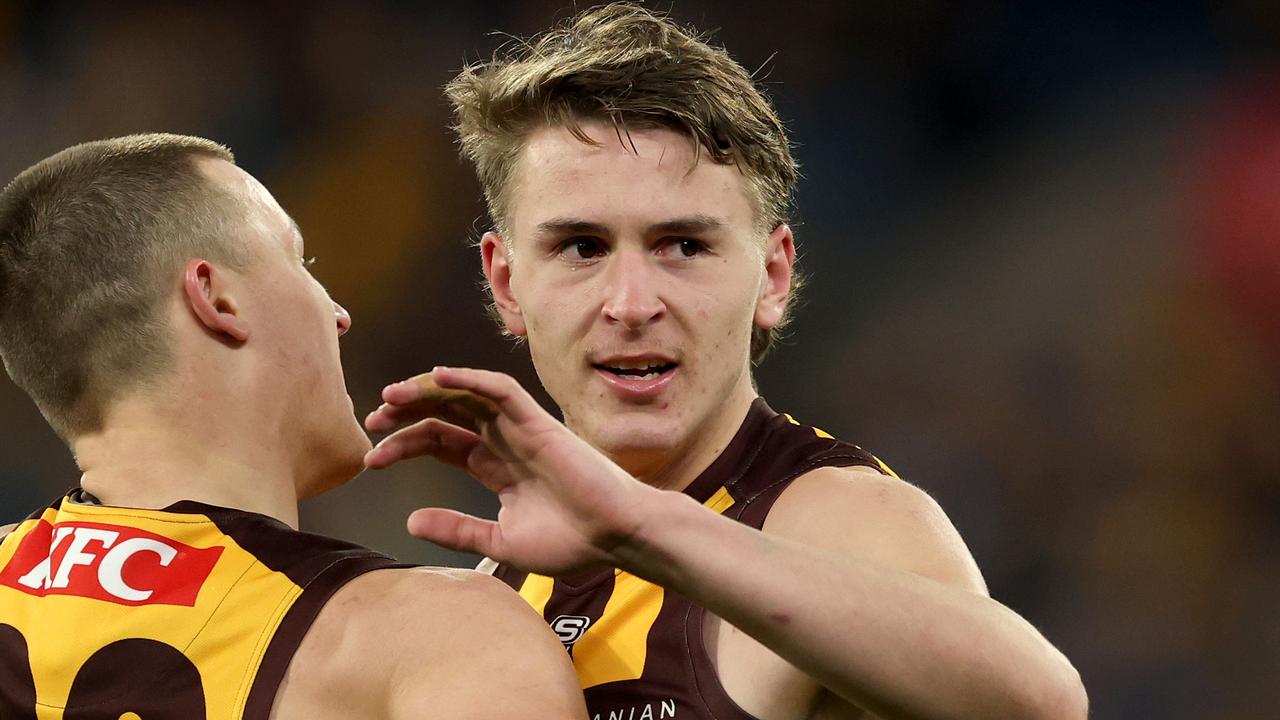 Calsher Dear out of favour at Hawthorn Hawks, Buku Khamis contract extension, Sam Darcy salary